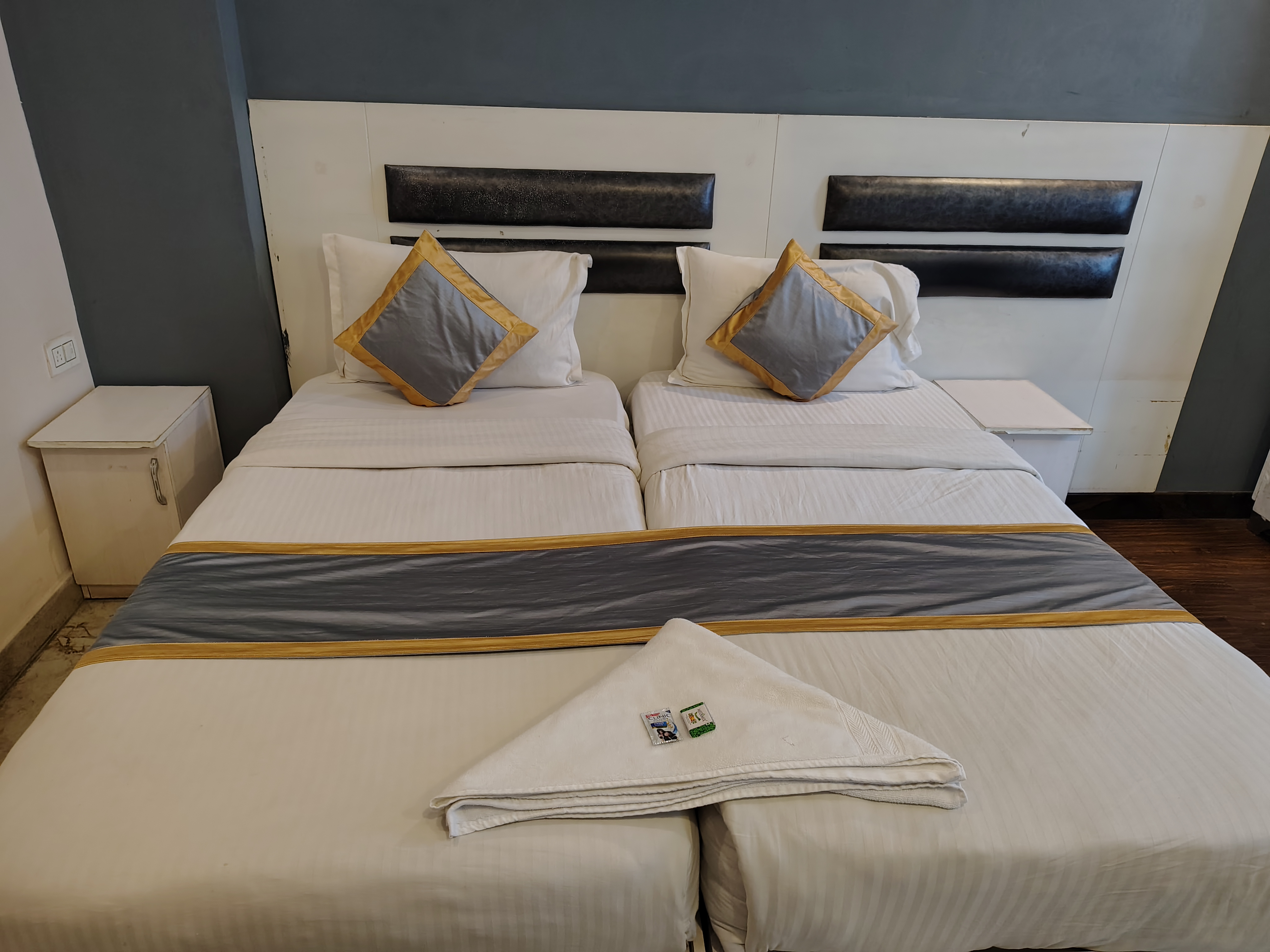 Deluxe room with king bed and lounge chairs